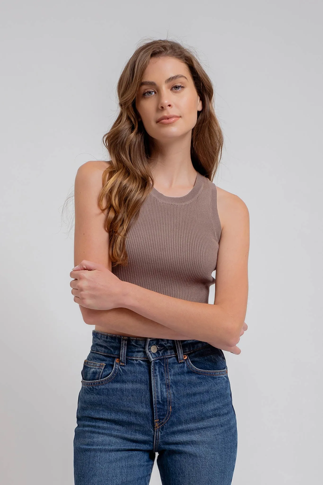 CREWNECK SLEEVELESS SWEATER KNIT CROP TOP