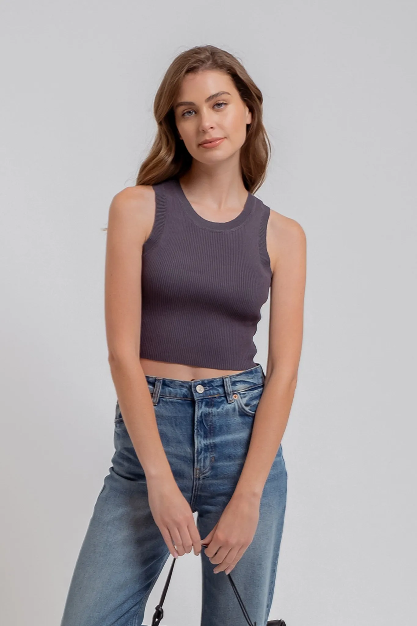 CREWNECK SLEEVELESS SWEATER KNIT CROP TOP