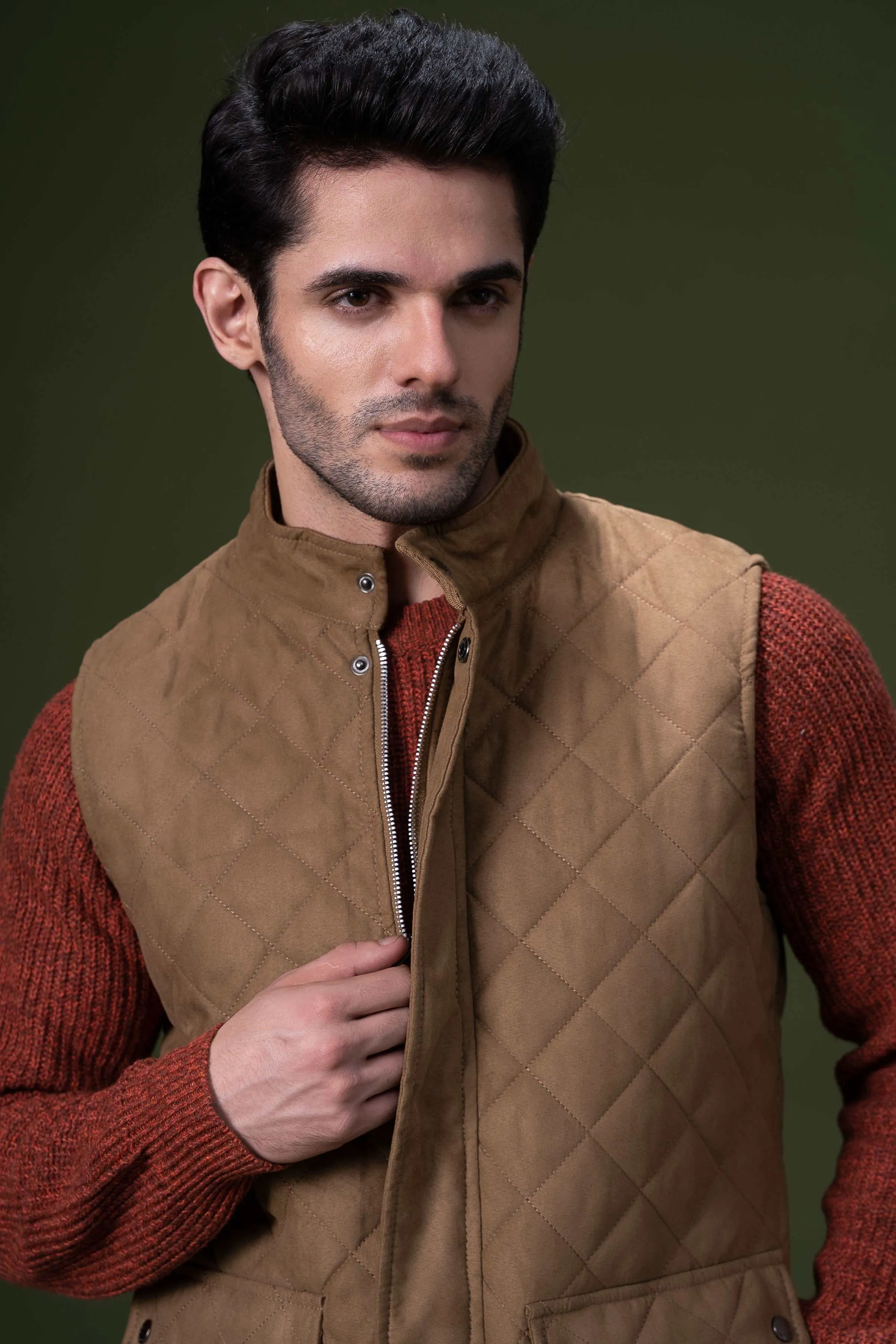 SLEEVELESS QUILTED JACKET KHAKI